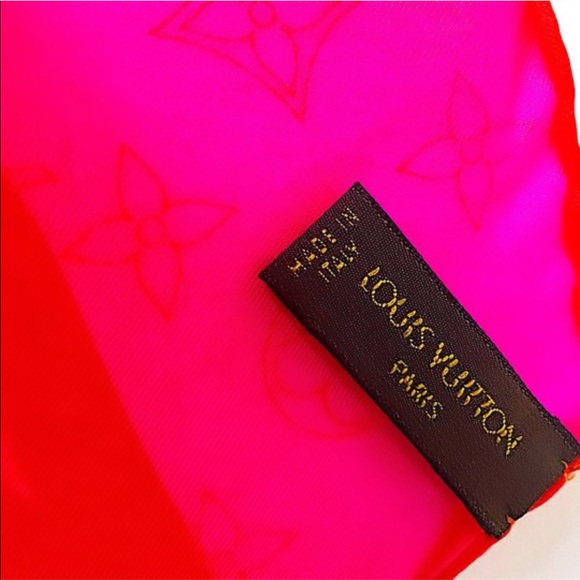 Authentic Louis Vuitton 2002 LE Robert Wilson Fluo Monogram Fuchsia Silk Scarf - Picture 9 of 9